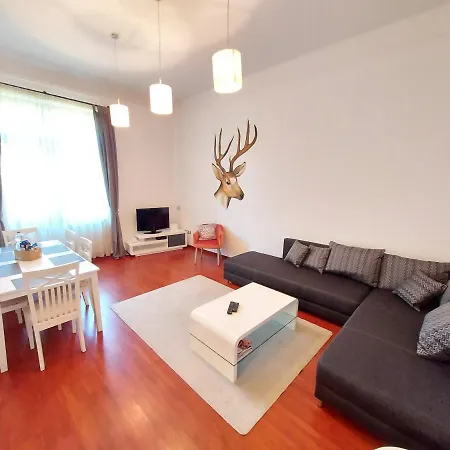 Apartment Deak *